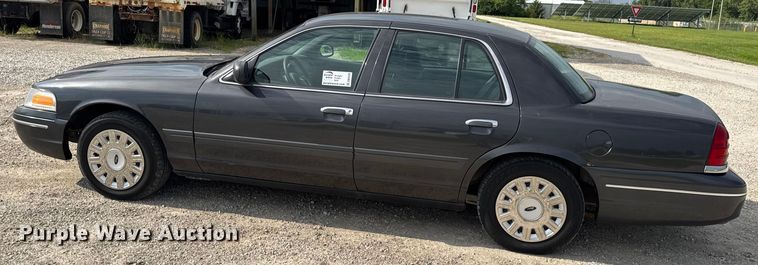 image for item DW3430 2004 Ford Crown Victoria Police Interceptor 