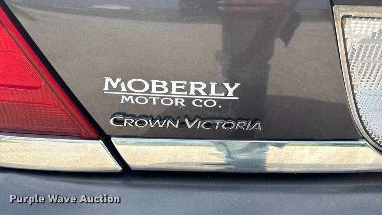 image for item DW3430 2004 Ford Crown Victoria Police Interceptor 