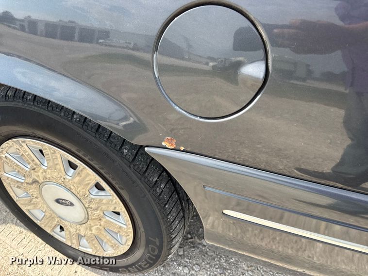 image for item DW3430 2004 Ford Crown Victoria Police Interceptor 