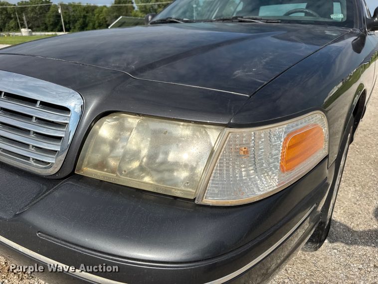 image for item DW3430 2004 Ford Crown Victoria Police Interceptor 