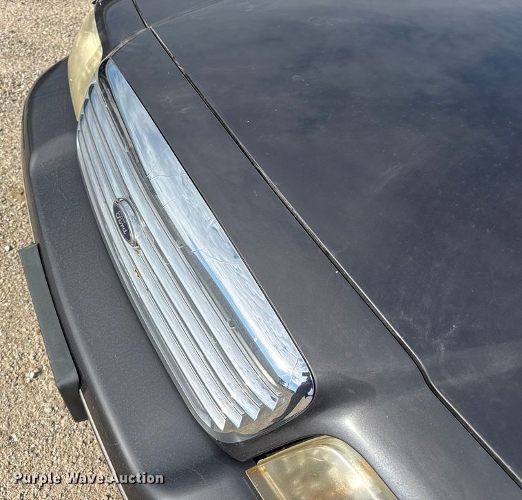 image for item DW3430 2004 Ford Crown Victoria Police Interceptor 