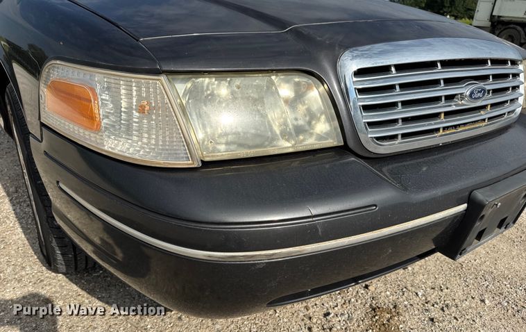 image for item DW3430 2004 Ford Crown Victoria Police Interceptor 