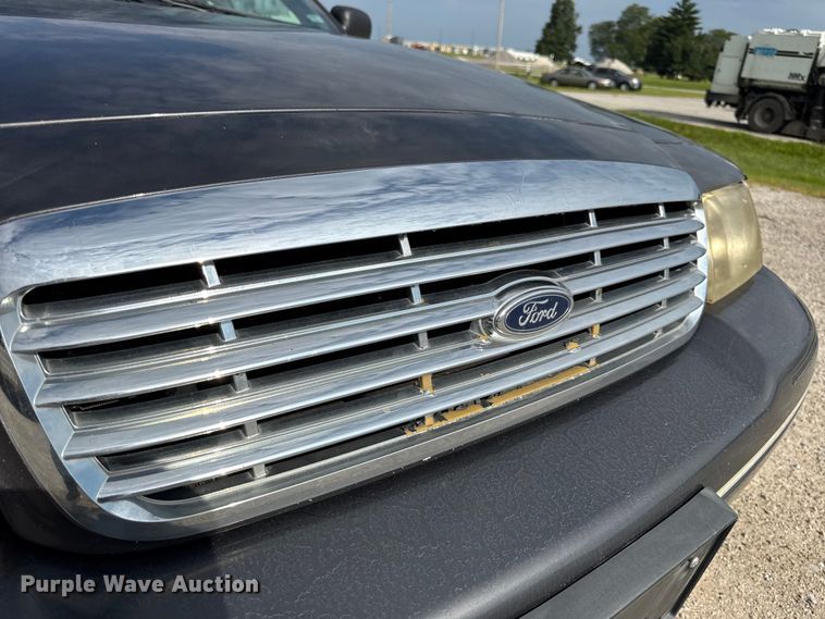 image for item DW3430 2004 Ford Crown Victoria Police Interceptor 