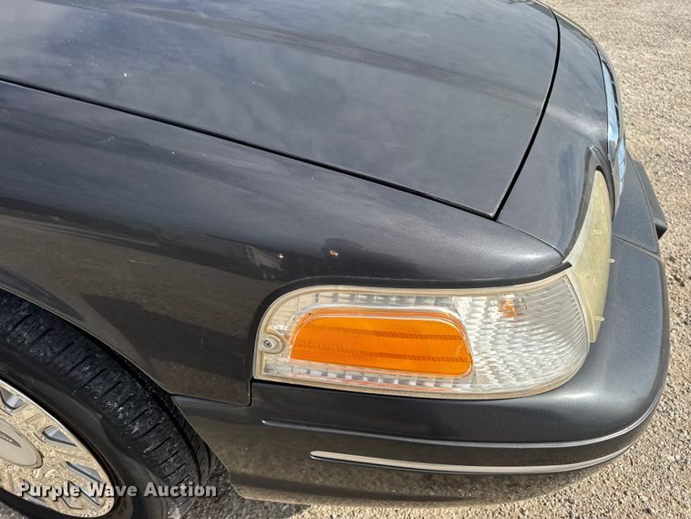 image for item DW3430 2004 Ford Crown Victoria Police Interceptor 