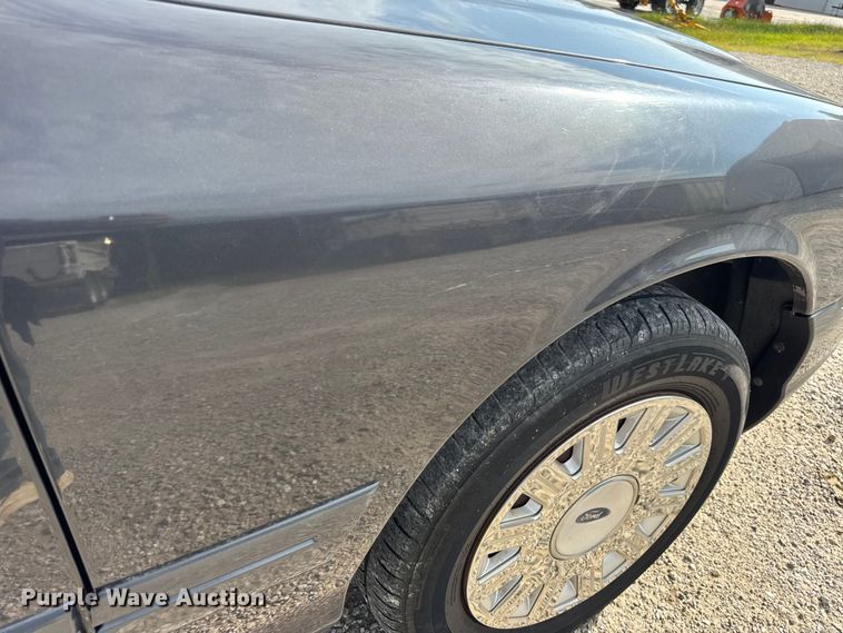 image for item DW3430 2004 Ford Crown Victoria Police Interceptor 