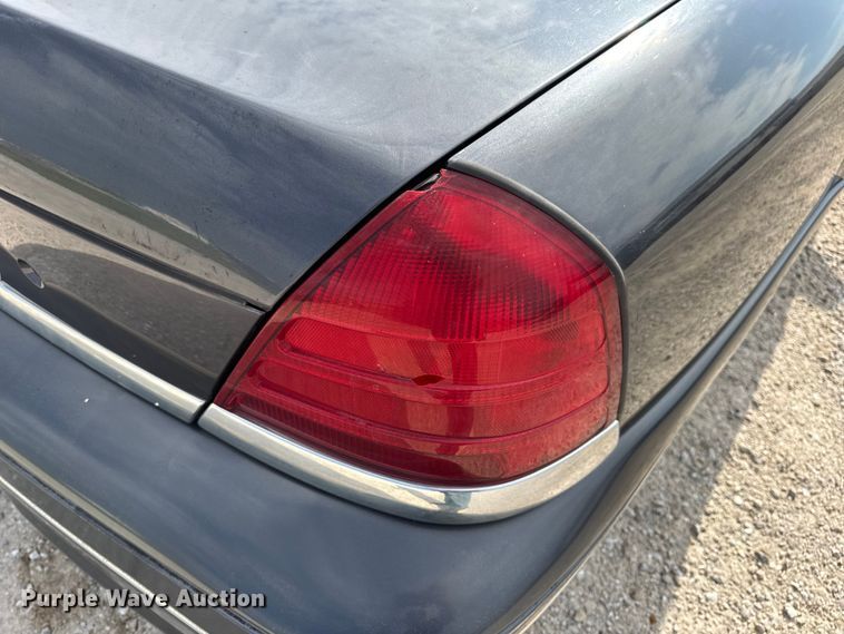 image for item DW3430 2004 Ford Crown Victoria Police Interceptor 