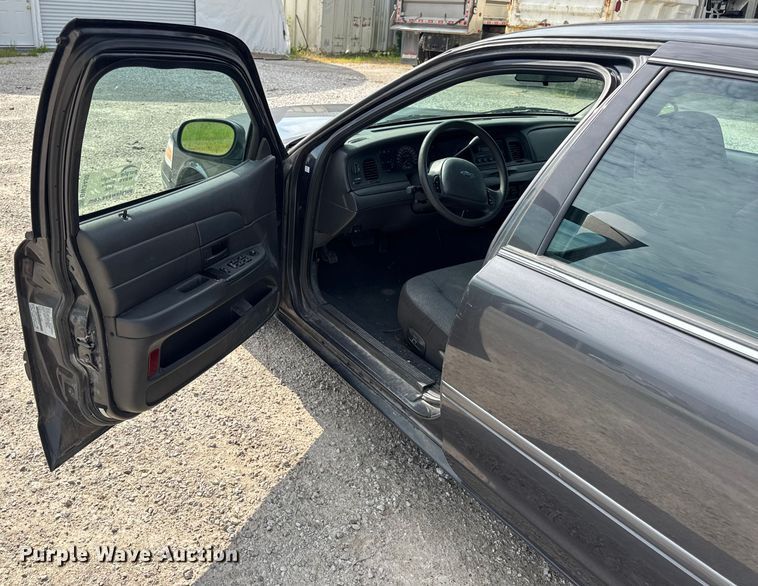 image for item DW3430 2004 Ford Crown Victoria Police Interceptor 