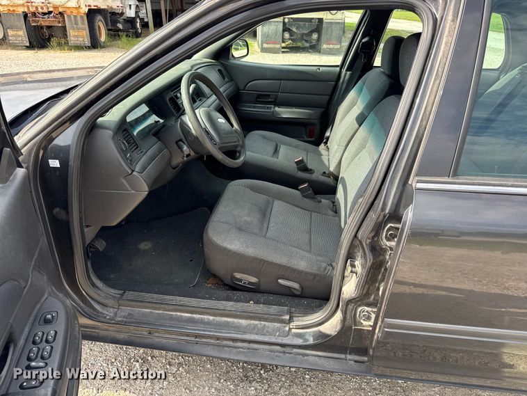 image for item DW3430 2004 Ford Crown Victoria Police Interceptor 
