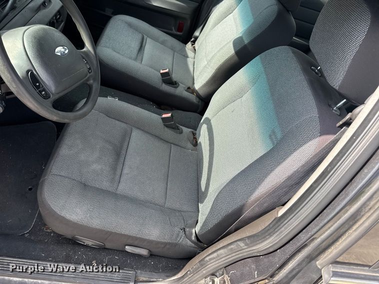 image for item DW3430 2004 Ford Crown Victoria Police Interceptor 