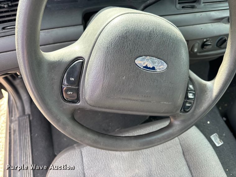 image for item DW3430 2004 Ford Crown Victoria Police Interceptor 