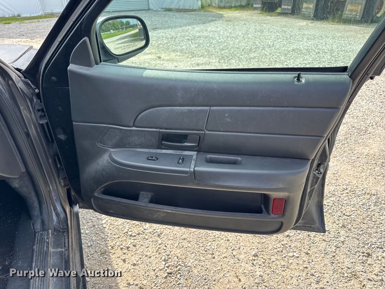 image for item DW3430 2004 Ford Crown Victoria Police Interceptor 