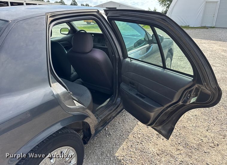 image for item DW3430 2004 Ford Crown Victoria Police Interceptor 