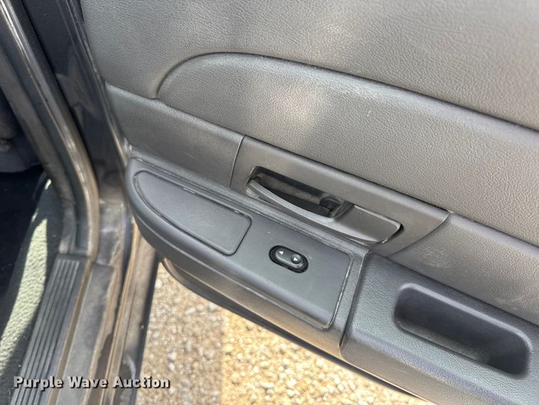 image for item DW3430 2004 Ford Crown Victoria Police Interceptor 