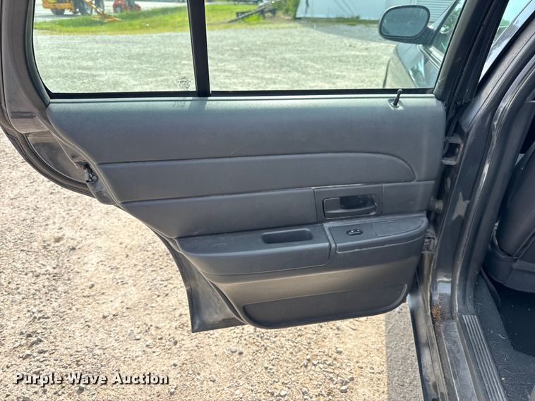 image for item DW3430 2004 Ford Crown Victoria Police Interceptor 