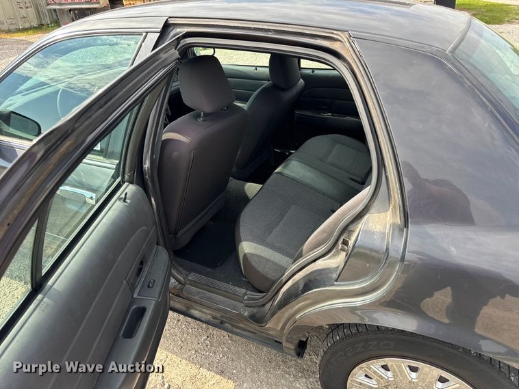 image for item DW3430 2004 Ford Crown Victoria Police Interceptor 