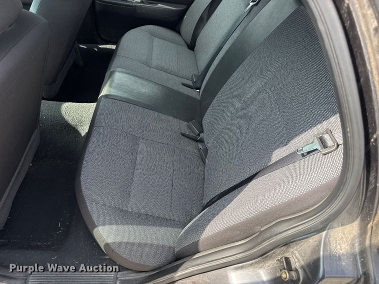 image for item DW3430 2004 Ford Crown Victoria Police Interceptor 