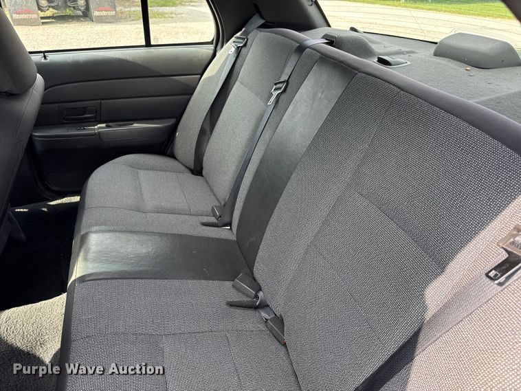 image for item DW3430 2004 Ford Crown Victoria Police Interceptor 