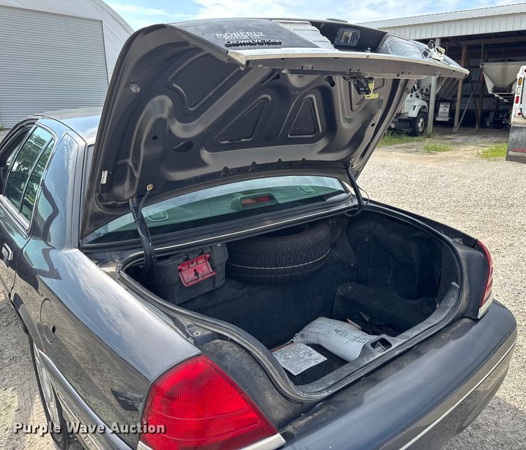 image for item DW3430 2004 Ford Crown Victoria Police Interceptor 