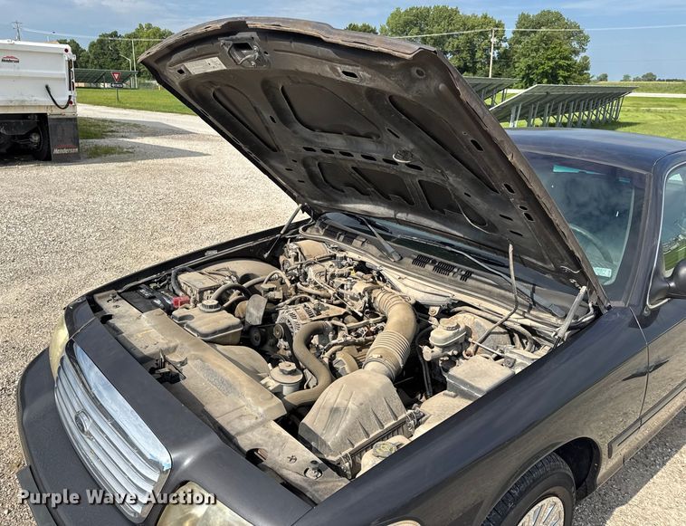 image for item DW3430 2004 Ford Crown Victoria Police Interceptor 