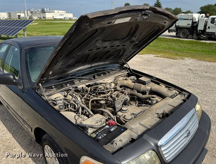 image for item DW3430 2004 Ford Crown Victoria Police Interceptor 