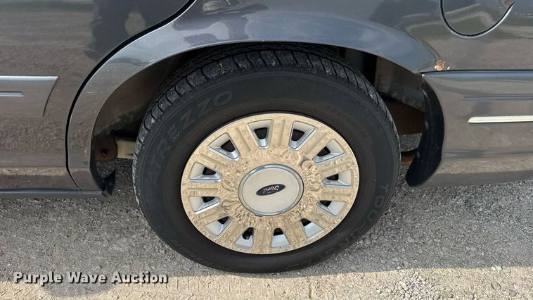 image for item DW3430 2004 Ford Crown Victoria Police Interceptor 