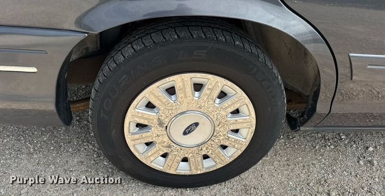 image for item DW3430 2004 Ford Crown Victoria Police Interceptor 