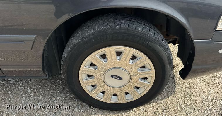 image for item DW3430 2004 Ford Crown Victoria Police Interceptor 