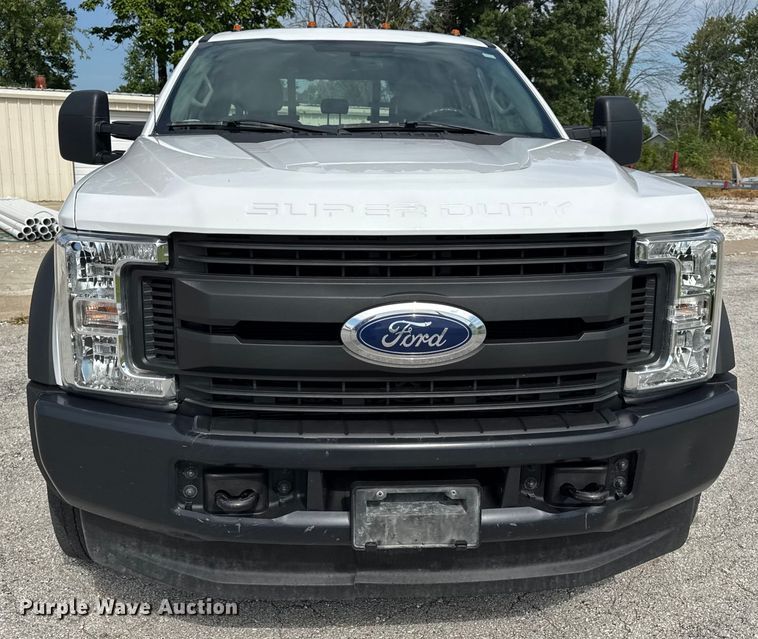 image for item DW3432 2018 Ford F450 Super Duty flatbed truck