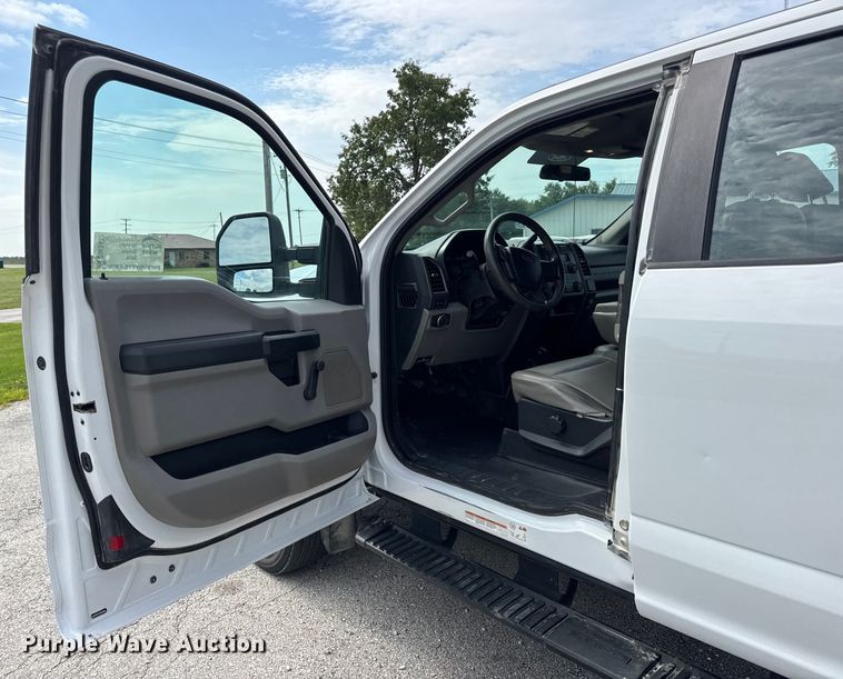 image for item DW3432 2018 Ford F450 Super Duty flatbed truck