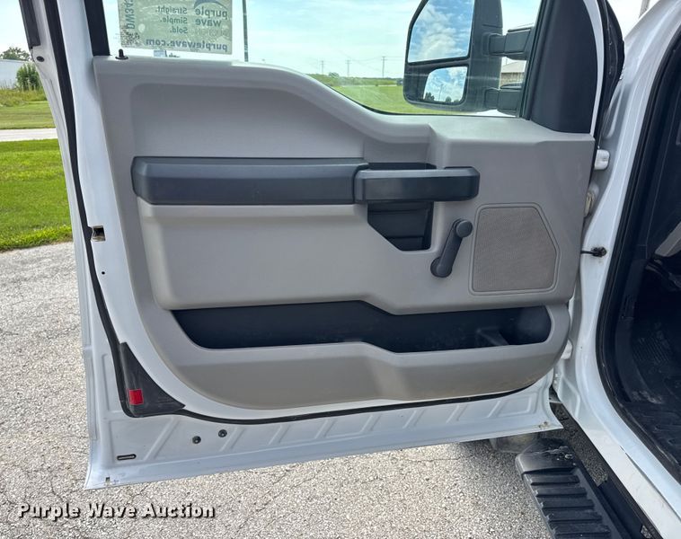 image for item DW3432 2018 Ford F450 Super Duty flatbed truck