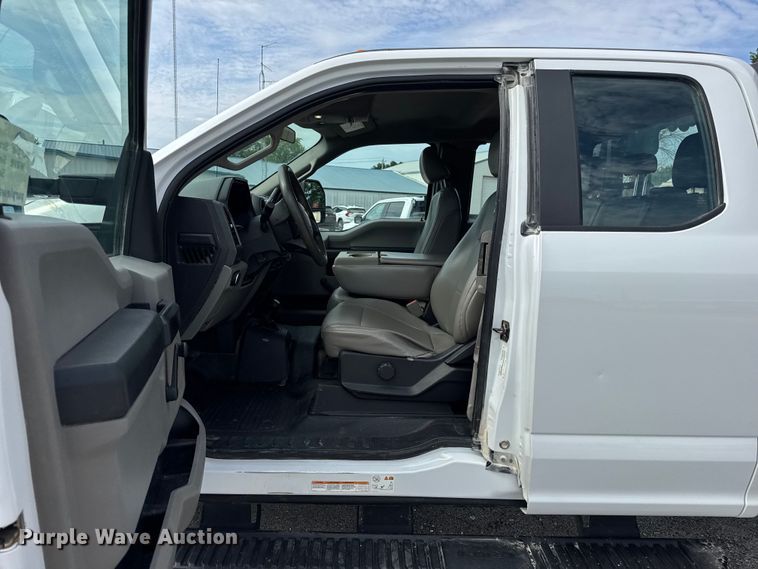 image for item DW3432 2018 Ford F450 Super Duty flatbed truck