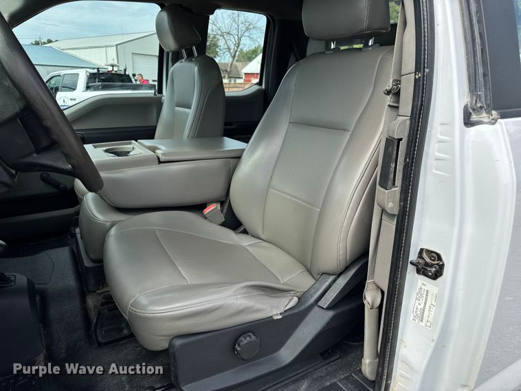 image for item DW3432 2018 Ford F450 Super Duty flatbed truck