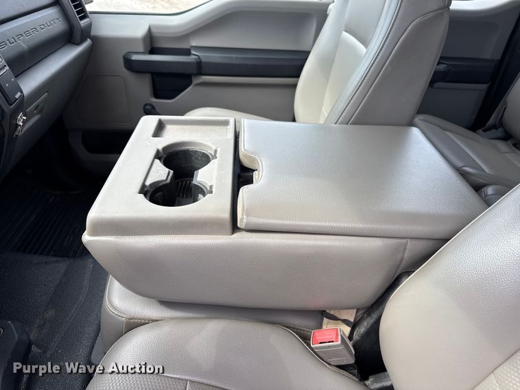 image for item DW3432 2018 Ford F450 Super Duty flatbed truck