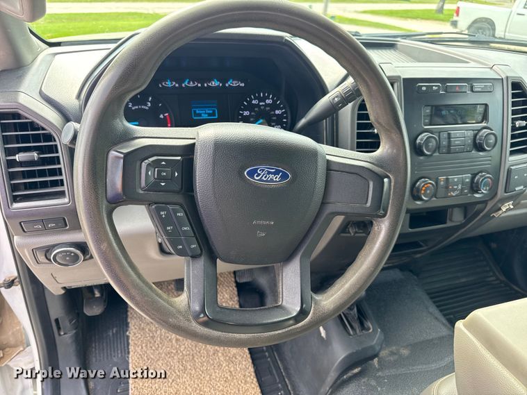 image for item DW3432 2018 Ford F450 Super Duty flatbed truck