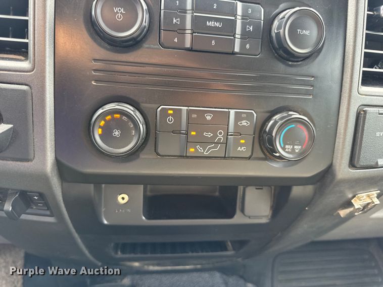 image for item DW3432 2018 Ford F450 Super Duty flatbed truck