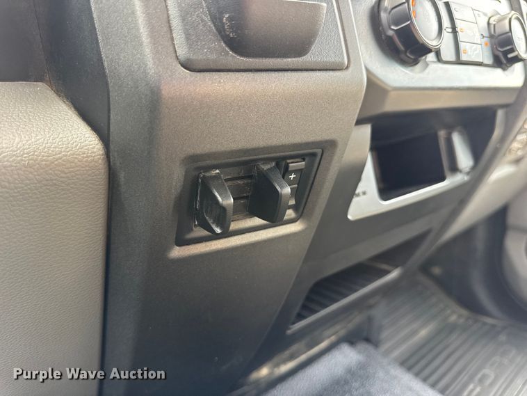 image for item DW3432 2018 Ford F450 Super Duty flatbed truck