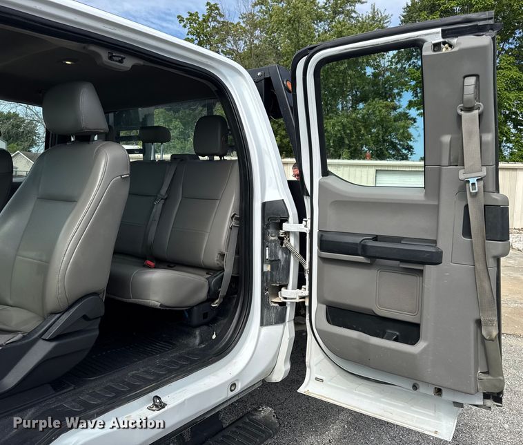 image for item DW3432 2018 Ford F450 Super Duty flatbed truck