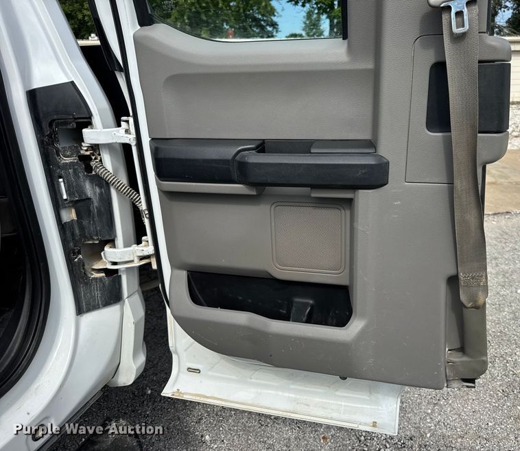 image for item DW3432 2018 Ford F450 Super Duty flatbed truck