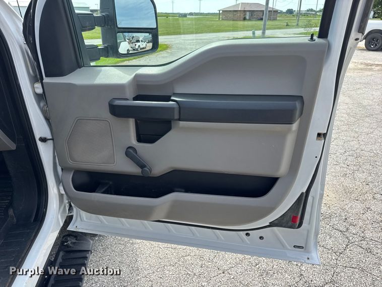 image for item DW3432 2018 Ford F450 Super Duty flatbed truck