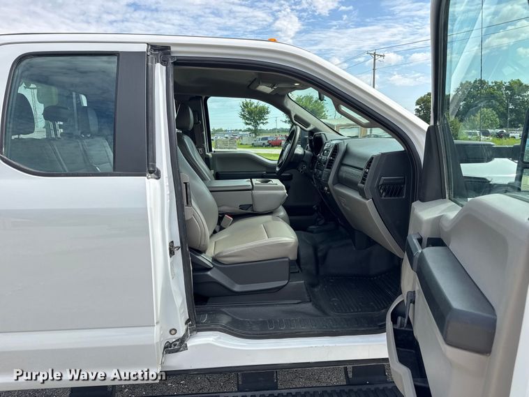 image for item DW3432 2018 Ford F450 Super Duty flatbed truck