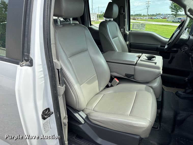 image for item DW3432 2018 Ford F450 Super Duty flatbed truck