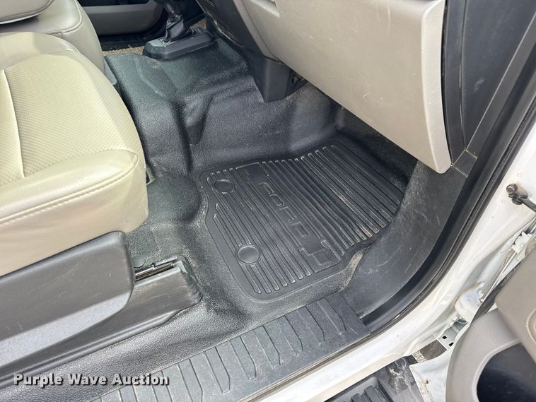 image for item DW3432 2018 Ford F450 Super Duty flatbed truck