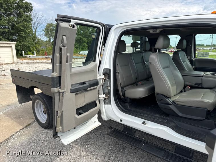 image for item DW3432 2018 Ford F450 Super Duty flatbed truck