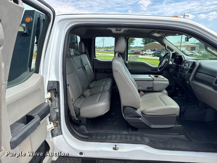 image for item DW3432 2018 Ford F450 Super Duty flatbed truck