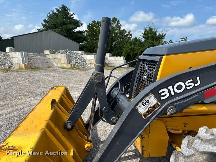 image for item DW7249 2011 John Deere 310SJ backhoe