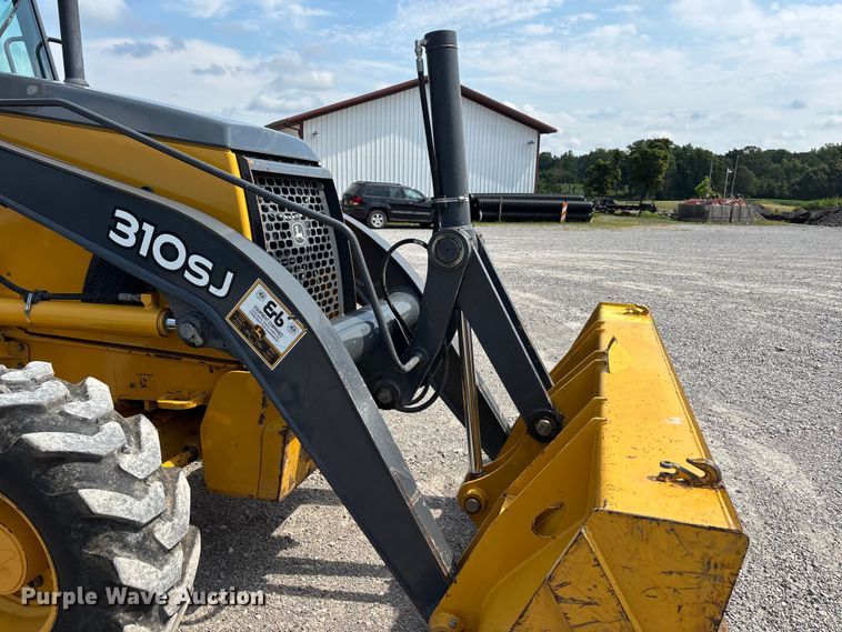 image for item DW7249 2011 John Deere 310SJ backhoe