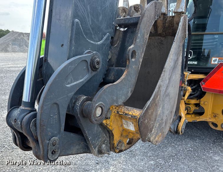 image for item DW7249 2011 John Deere 310SJ backhoe