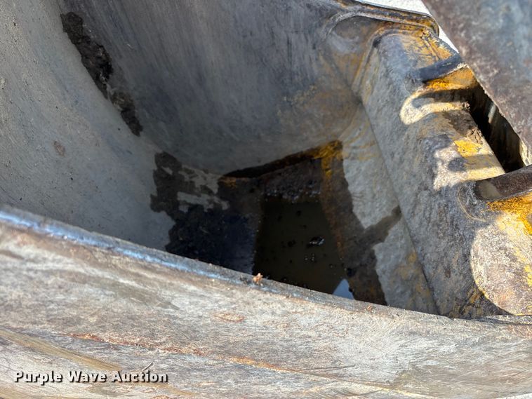 image for item DW7249 2011 John Deere 310SJ backhoe