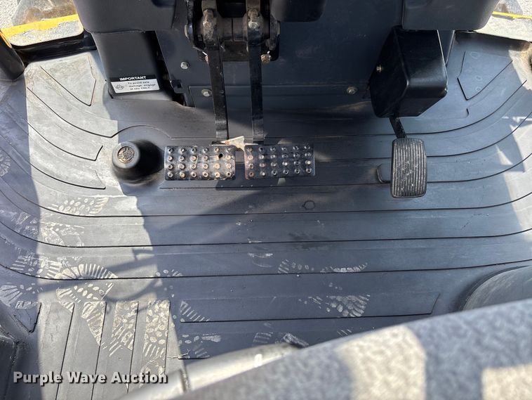 image for item DW7249 2011 John Deere 310SJ backhoe