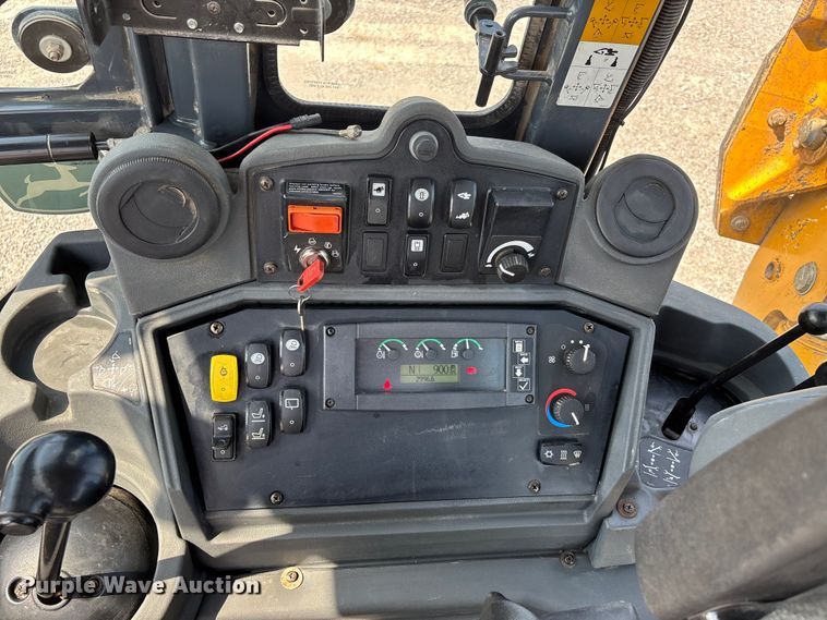 image for item DW7249 2011 John Deere 310SJ backhoe